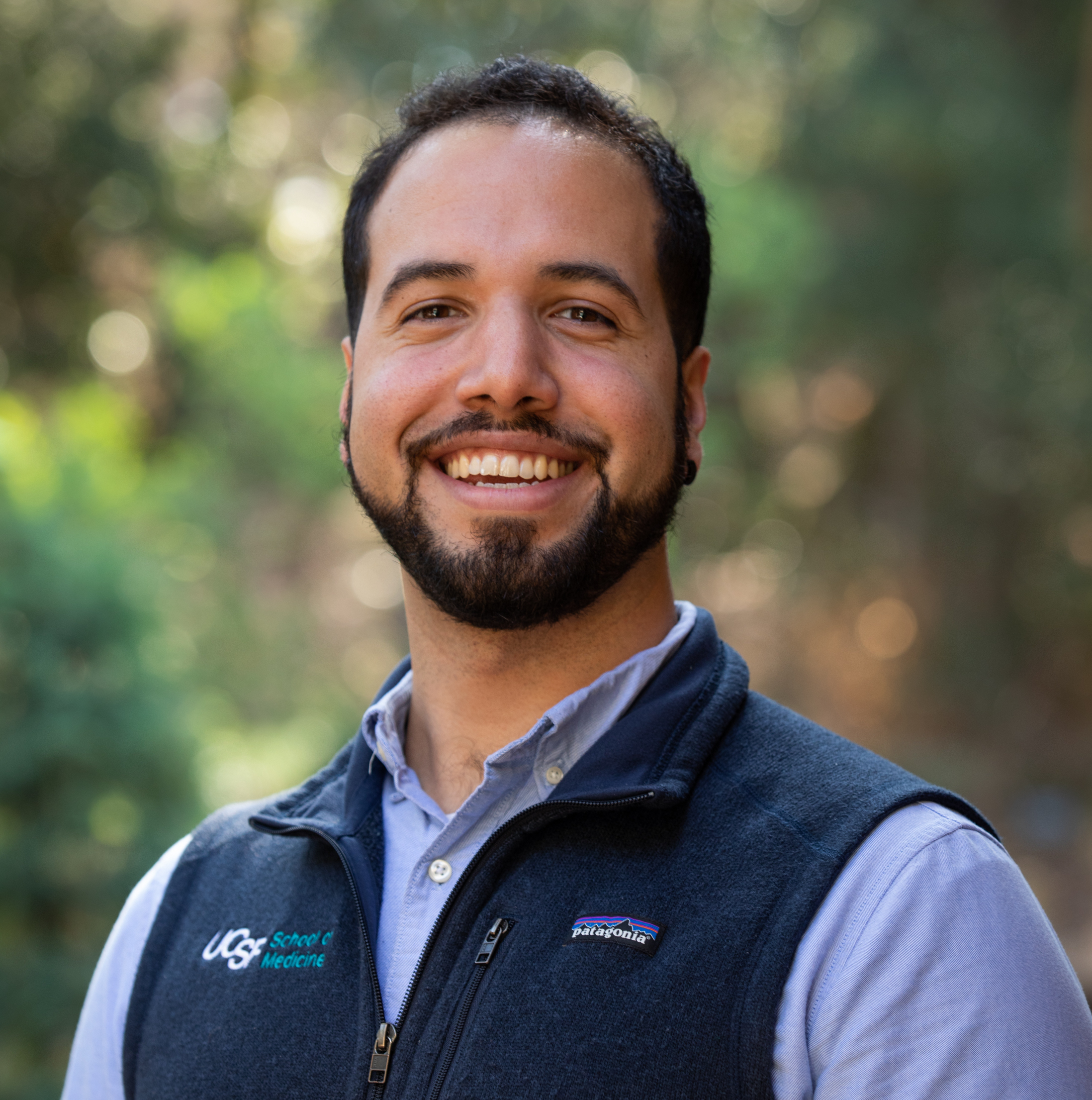 Professional headshot photograph of MD-PhD student Ernesto Rojas taken by photographer Elisabeth Fall